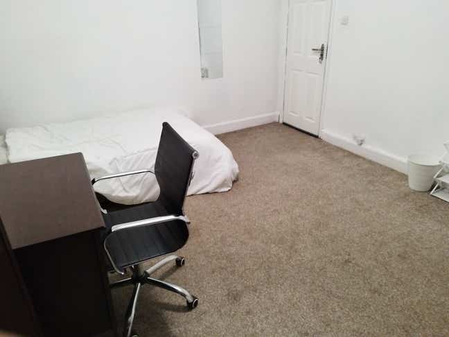 Spacious King-Size Double Room North Harrow/Hill Main Photo