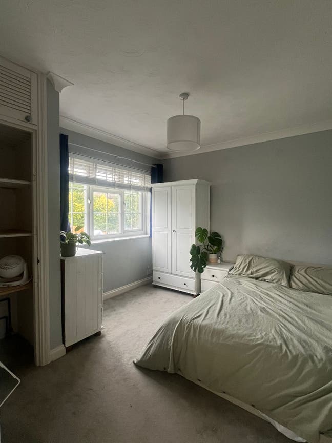 Lovely Double Room in friendly house  Main Photo
