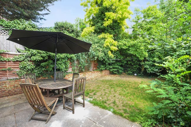 Four-bedroom townhouse on a very quiet residential Main Photo