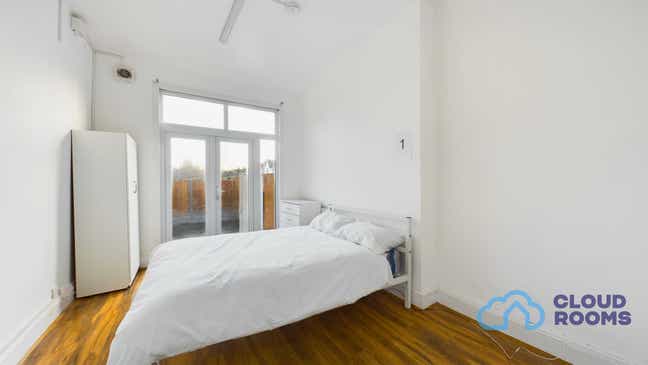 🔥Massive Couple Room w/Garden🔥5mins to Stn🔥 Main Photo