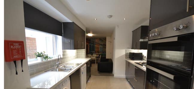 Cranmer  Grove:  6  rooms   NG3  Main Photo