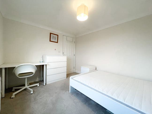 Lovely Double in Beautiful House!!  Main Photo