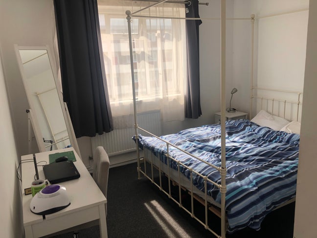 Double room + study space for short term sublet Main Photo