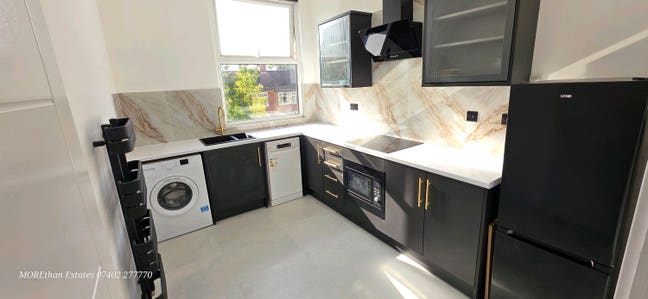 1 bed flat, 24hr transport, uni, city hospital etc Main Photo