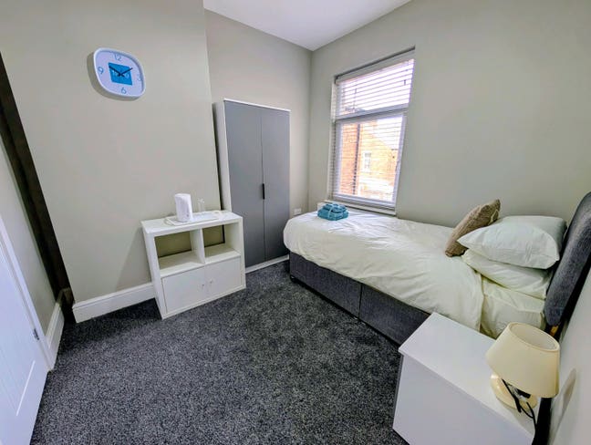 New En-Suite Rooms Near the Hospital From £110 PW Main Photo