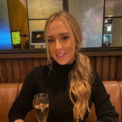 22yr old Female looking for double room Main Photo