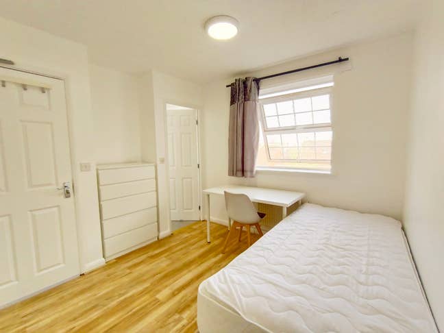 🔥 En-Suite 🔥 Great Location, All Bills, Parking Main Photo