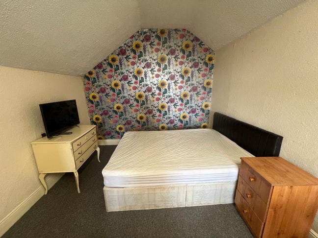 Quiet room near amenities in Kingsthorpe Main Photo