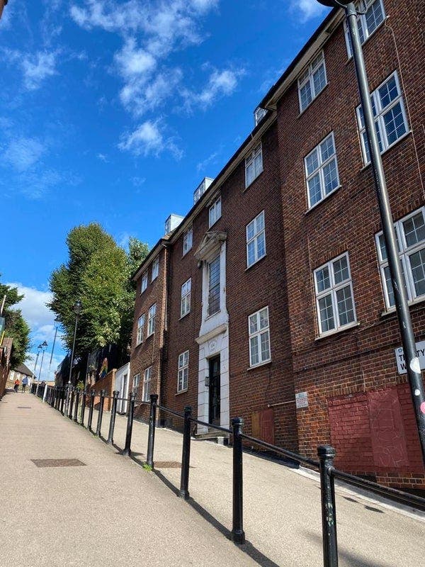 5 min walk to Finchley Road tube - Double room Main Photo