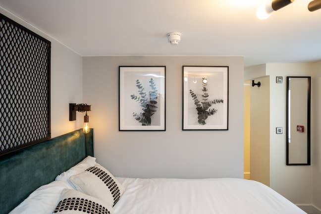 Rare Find: Boutique En-suite Room in Maidstone Main Photo