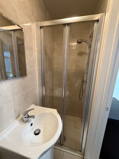 Ensuite room in excellent condition Main Photo
