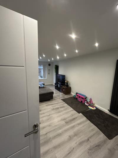 Room Available in 4 Bedroom House Main Photo