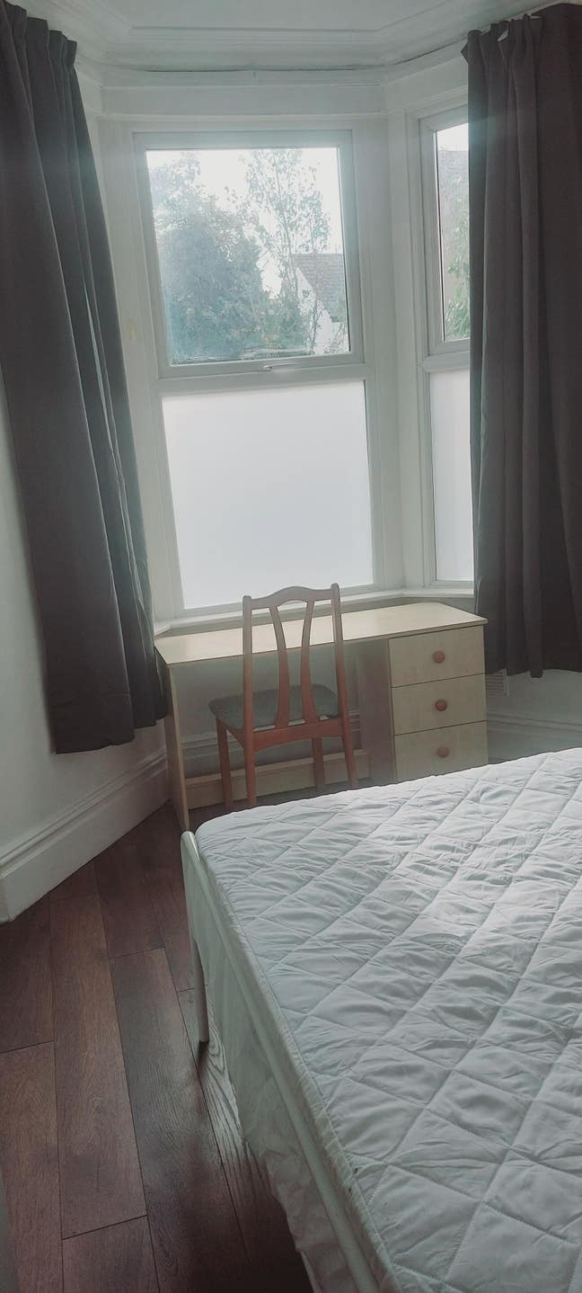 Near UHW and Whitchurch Road Main Photo