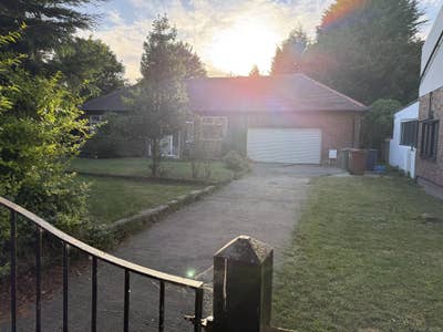 5 bedroom detached bungalow  Main Photo