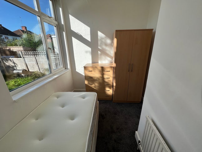 Lovely Room/in Golders Green/in a 3 Bedroom Flat Main Photo