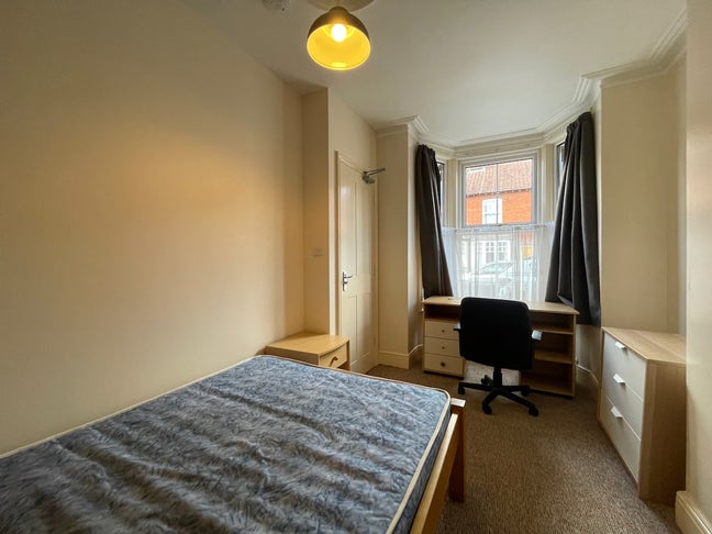 Double room available close to city centre Main Photo