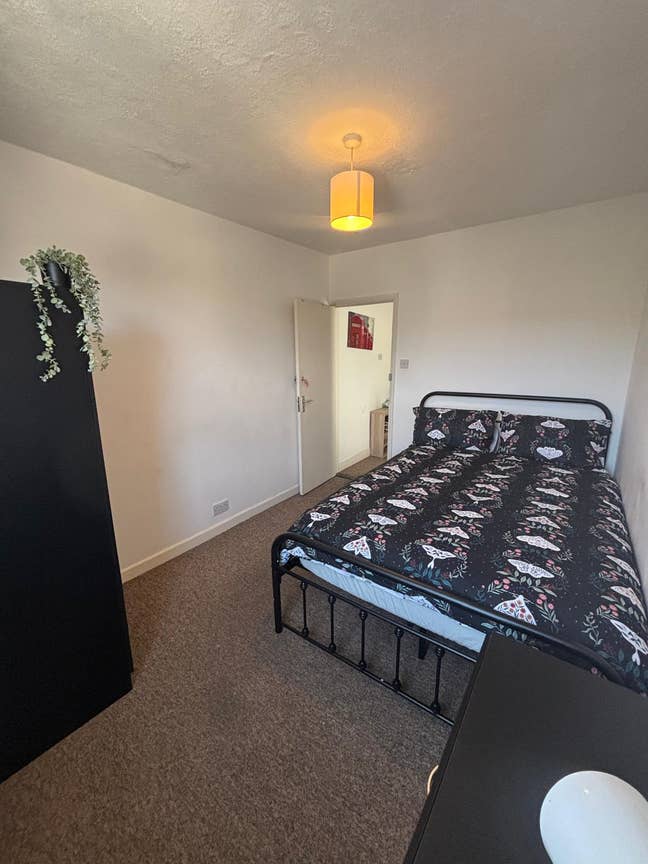 Furnished room in 3 bed shared house Southsea Main Photo
