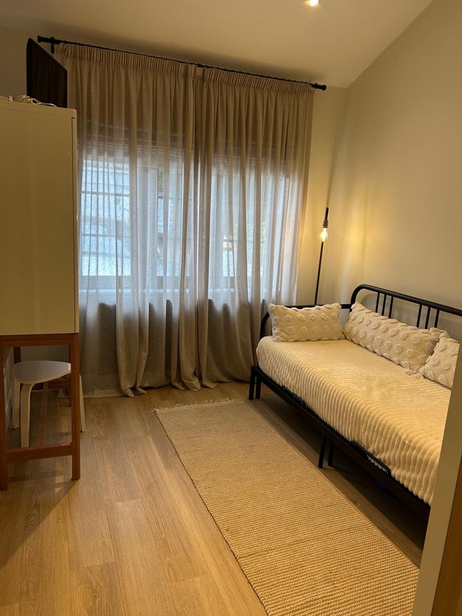 Double Room ideal for student in family home Main Photo