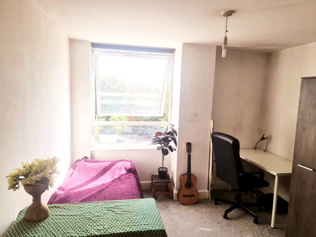Double Room Available for shared flat Main Photo