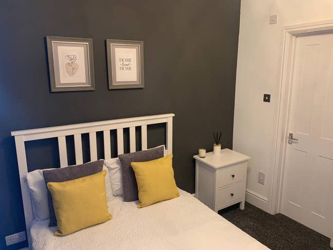 Double Room Available with own bathroom!! Main Photo