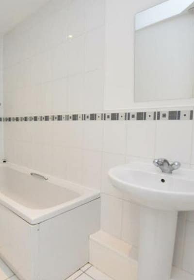  Beautiful Apartment Near Town Centre & Hospital   Main Photo