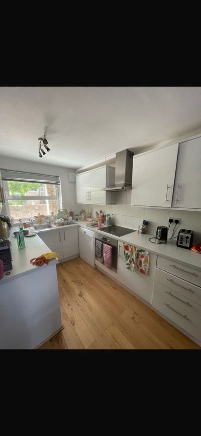 Room available in friendly house share ✨ Main Photo