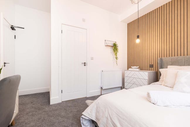 Stunning En-Suite Doubles - Near Ashley Cross Main Photo