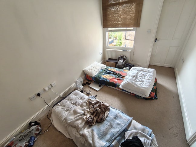 Unfurnished room  with Luxurious bath &  living Main Photo