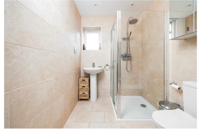 Furnished double room available Monday to Friday  Main Photo