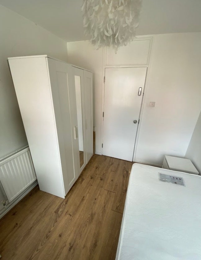Single Bedroom in Surrey Quays! Main Photo