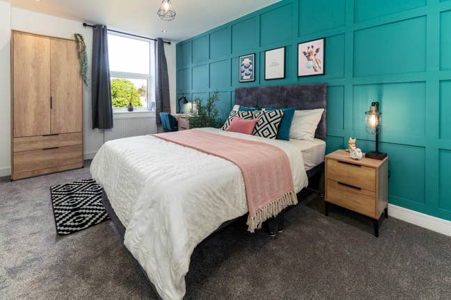 En-Suite Room | Walk To Town | Bills Inc! Main Photo