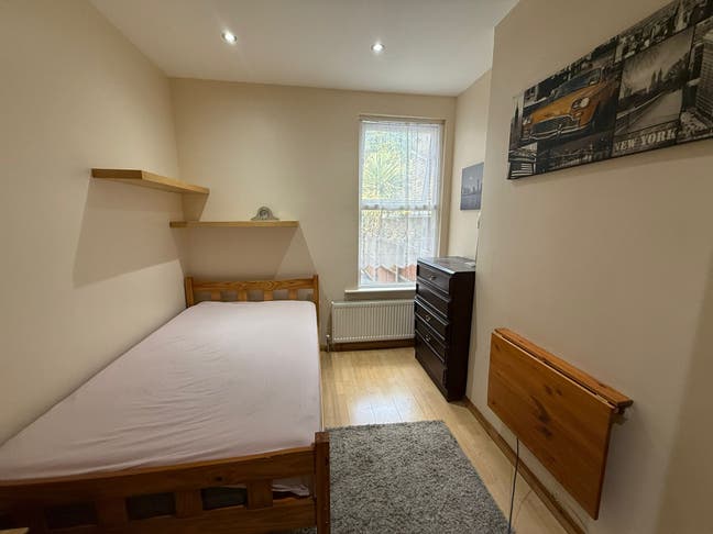 Room in Brentford walking distance to station Main Photo