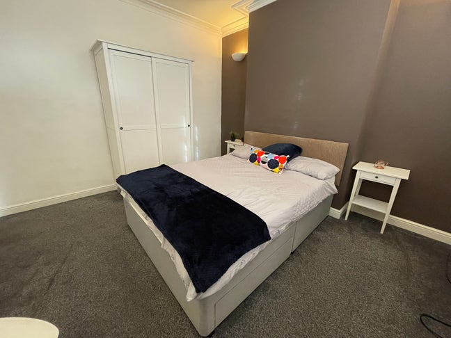 Normanton Room in Clean, Friendly House Main Photo