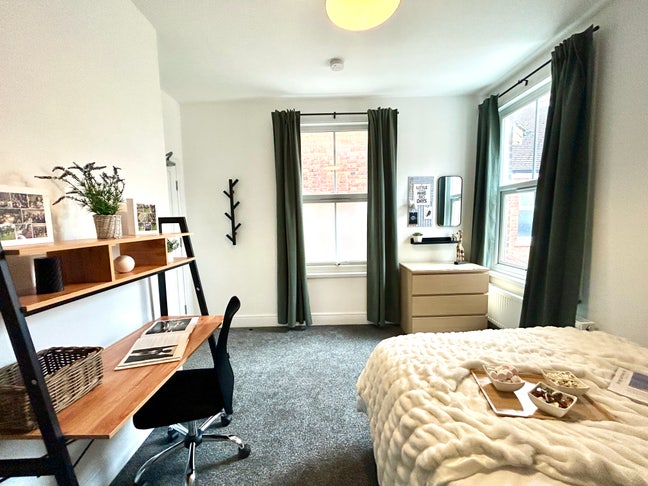 Love Life in This Gorgeous Snug Home 💛🏡

 Main Photo
