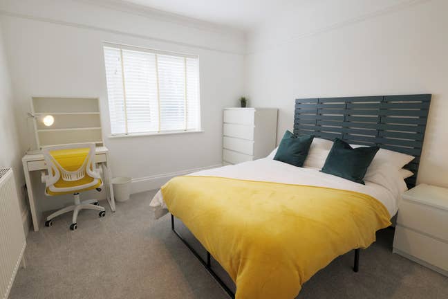 Luxury Town Centre House Share with Drive Parking Main Photo