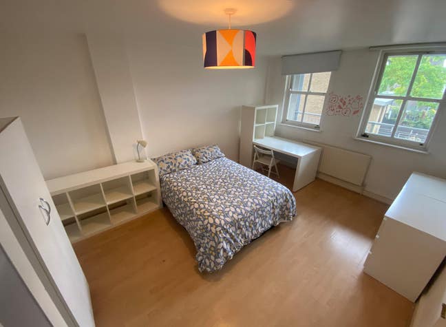 Trendy Area, Hackney Road, 3 Bedroom Flat ! Main Photo