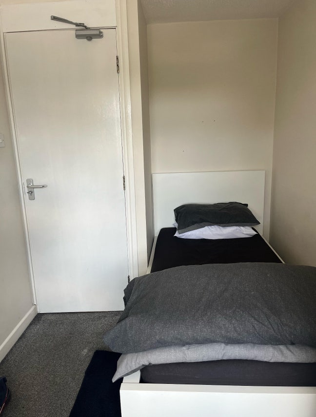 Single room in shared house  Main Photo