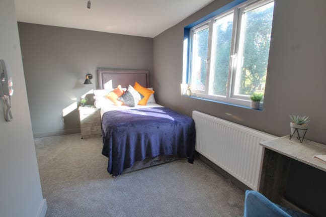 Hassle‑free modern rooms for working professionals Main Photo