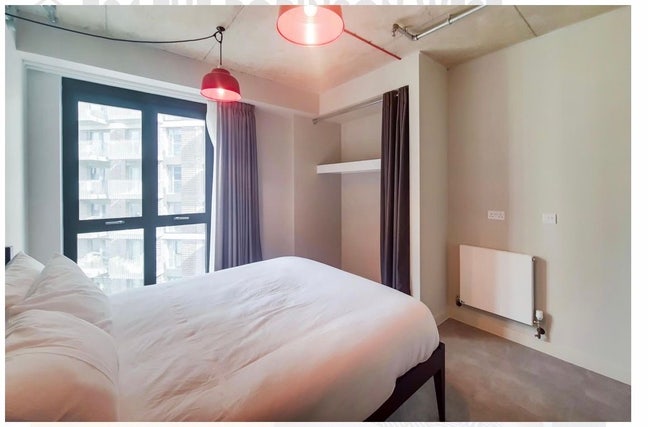 Modern & Spacious room with amenities 📚🏋️☕️ Main Photo