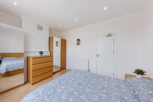 Bright Double Room Available – Great Location  Main Photo