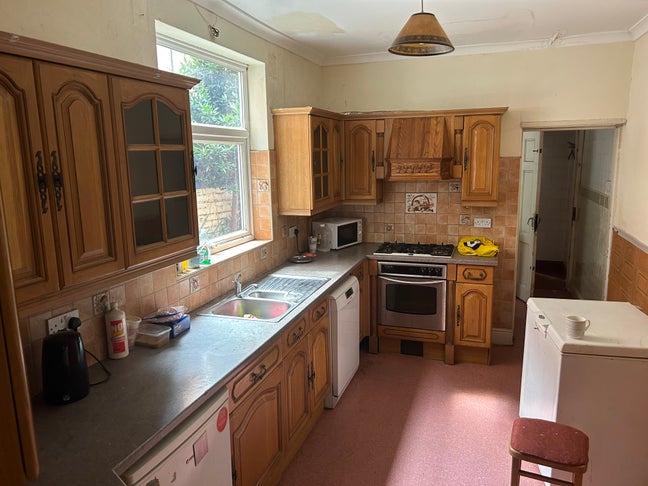 Fully fitted large room South Wigston  Main Photo