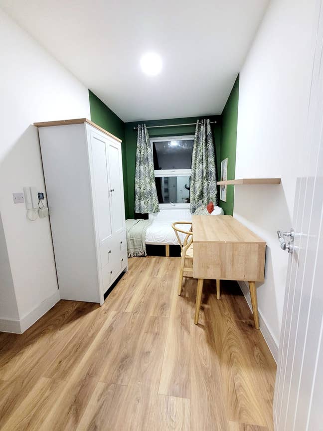 ModernEnsuite Room– Single Occ , WFH set up HA3 Main Photo