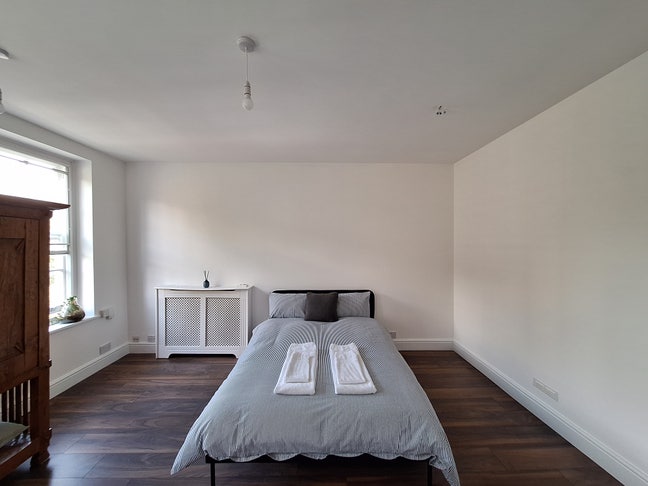 Large double bedroom in bright Battersea flat Main Photo