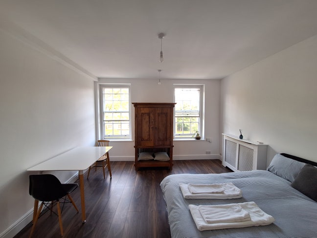Large double bedroom in bright Battersea flat Main Photo