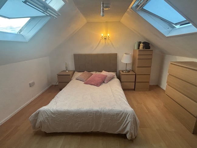 Private room in shared family home  Main Photo
