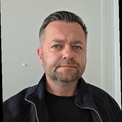 I'm looking for room to rent Mon-Fri Main Photo