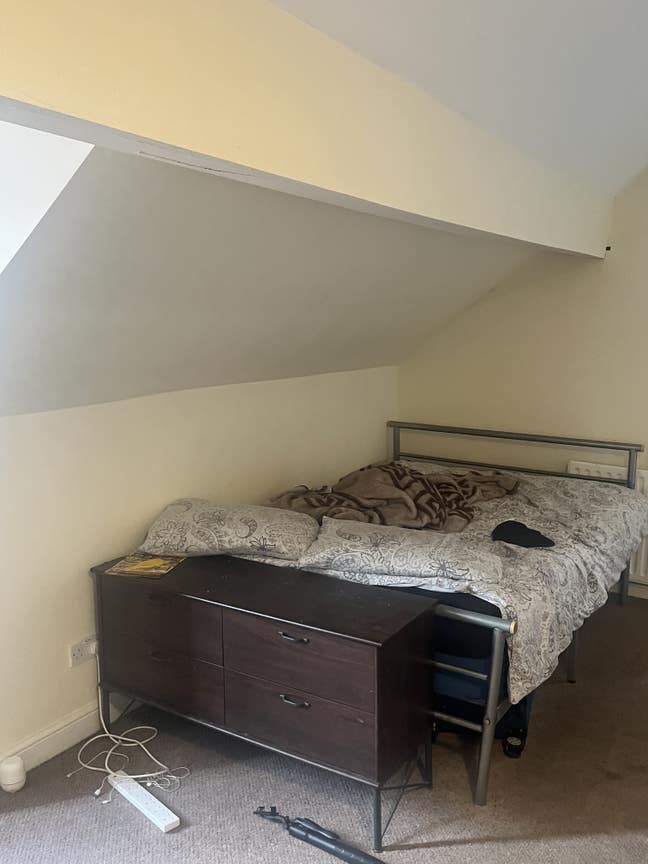 Spacious Double Room Available   Main Photo