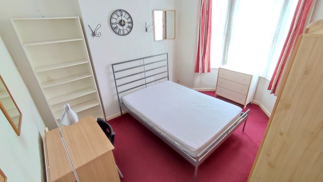 Large Double Room with a Weekly Cleaner Main Photo