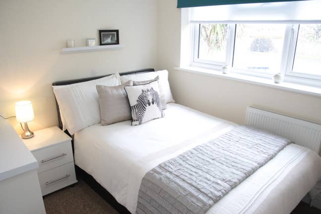 Double Room l 🏡 Blackwater GU17 l Deposit Options Main Photo