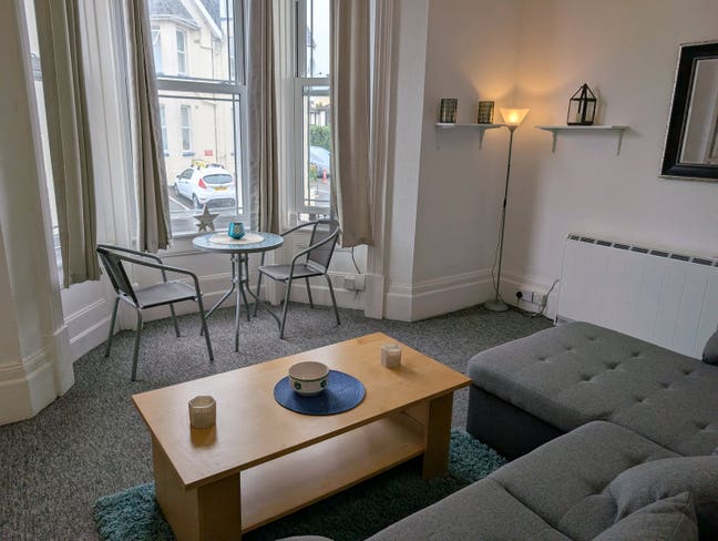 Large 2 FL Studio Ensuite /Kitchen  Bmouth Central Main Photo